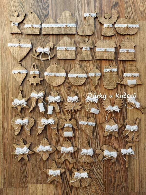 Ozdoba koule - KRAJKA A STŘÍBRNÁ ROLNIČKA