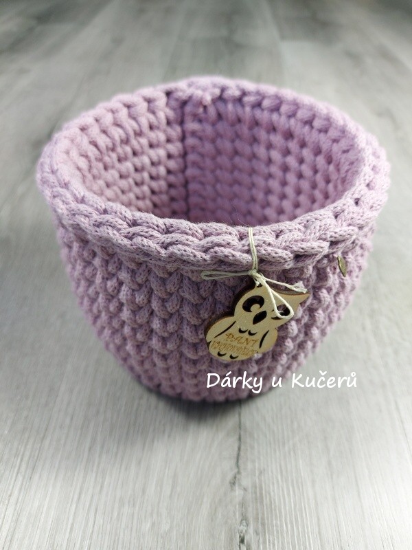 Háčkovaný košík PANÍ VYCHOVATELCE