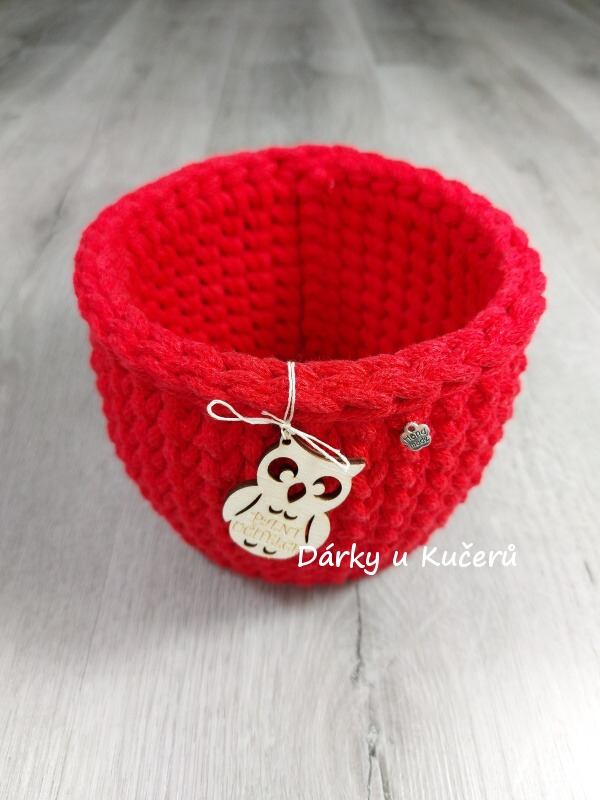 Háčkovaný košík PANÍ UČITELCE