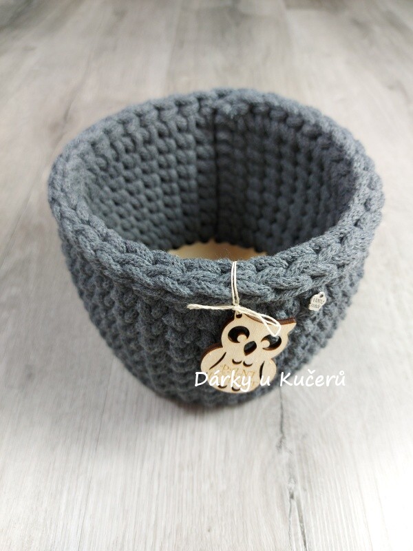 Háčkovaný košík PANÍ UČITELCE