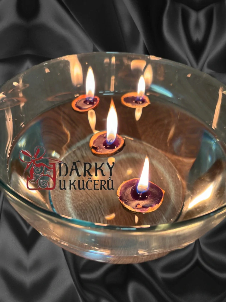 Plovoucí skořápky velmi tmavě fialové