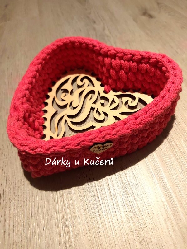 Háčkovaný košík srdce