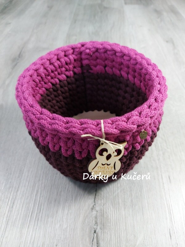 Háčkovaný košík PANÍ ASISTENTCE