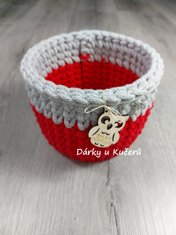 Háčkovaný košík PANÍ UČITELCE