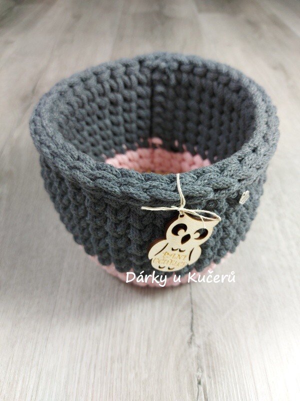 Háčkovaný košík PANÍ UČITELCE