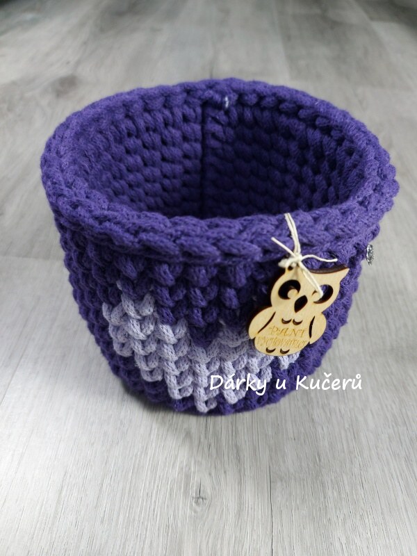 Háčkovaný košík PANÍ VYCHOVATELCE