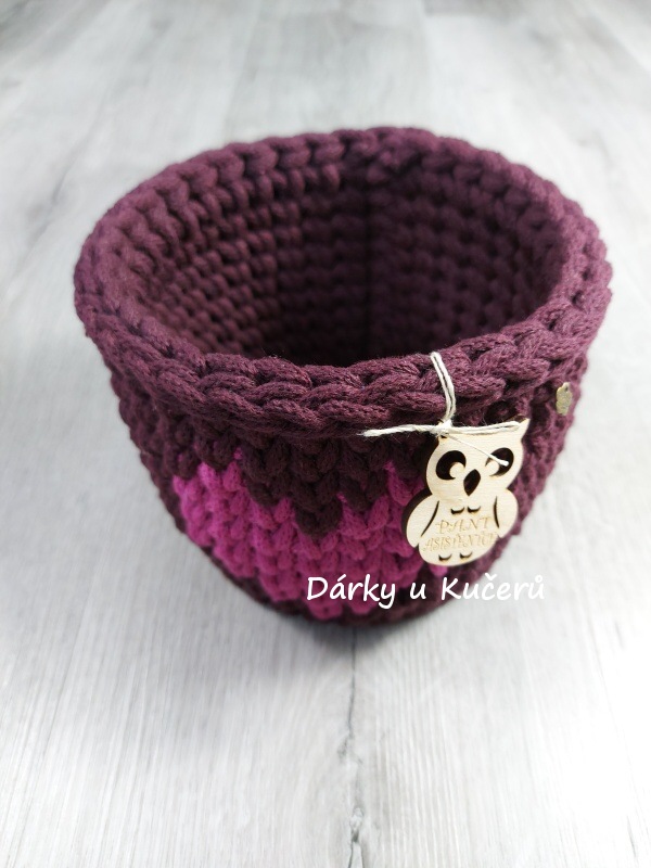 Háčkovaný košík PANÍ ASISTENTCE