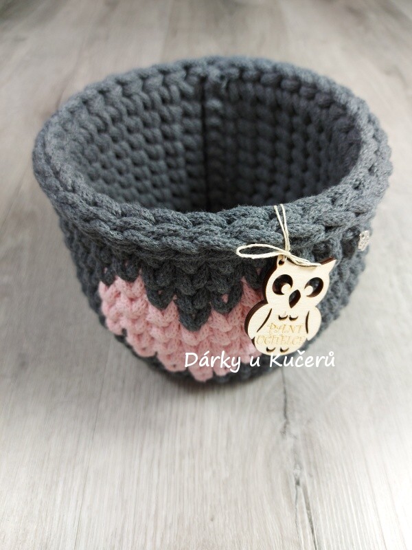 Háčkovaný košík PANÍ UČITELCE