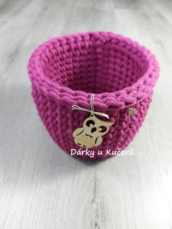 Háčkovaný košík PANÍ ASISTENTCE