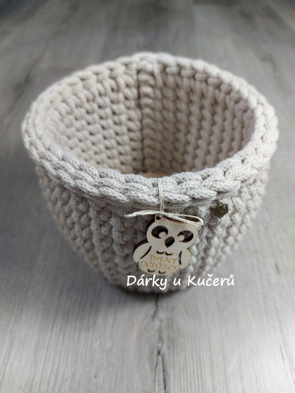 Háčkovaný košík PANÍ UČITELCE