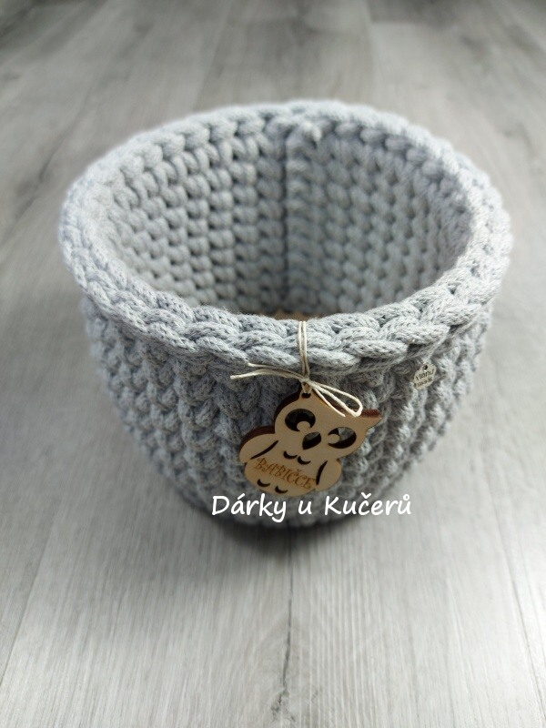 Háčkovaný košík BABIČCE