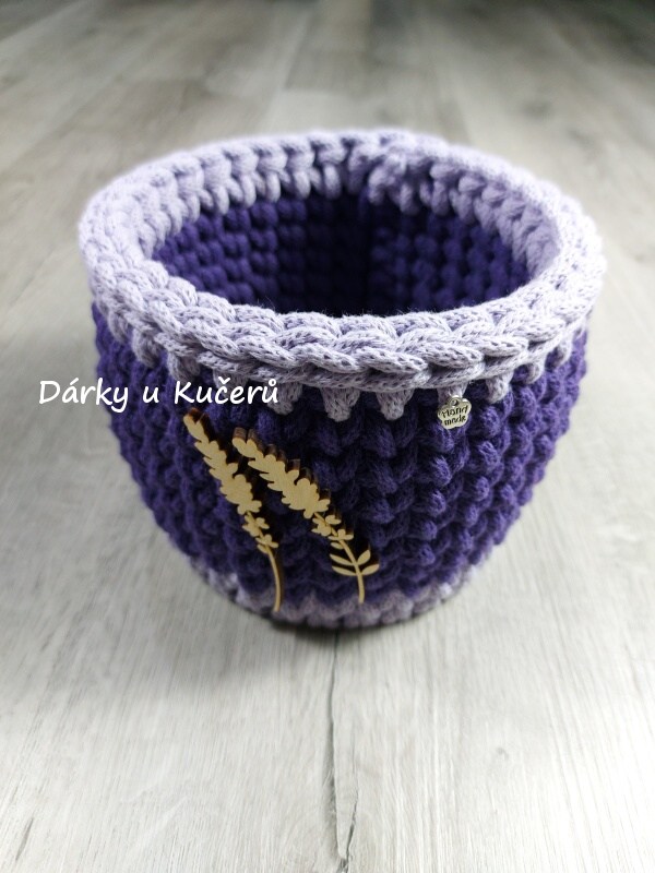 Háčkovaný košík s LEVANDULÍ