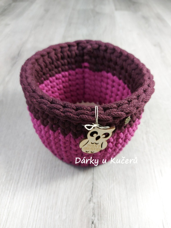 Háčkovaný košík PANÍ ASISTENTCE