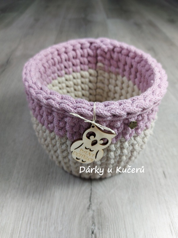 Háčkovaný košík PANÍ UČITELCE