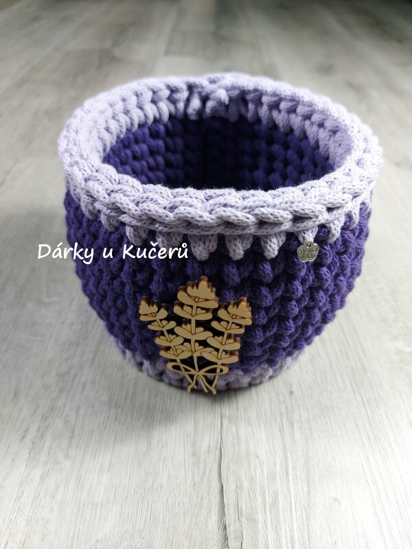 Háčkovaný košík s LEVANDULÍ