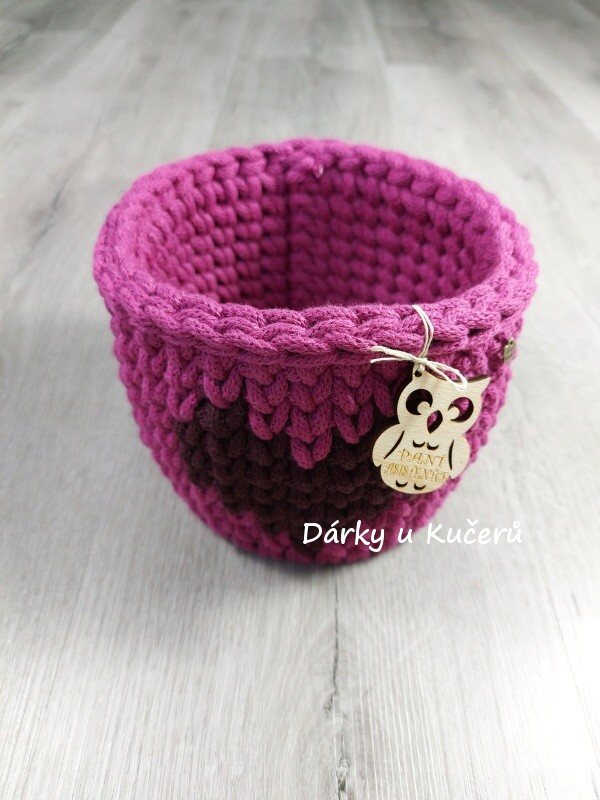 Háčkovaný košík PANÍ ASISTENTCE