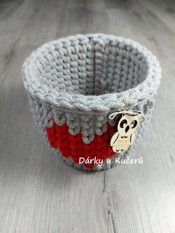 Háčkovaný košík PANÍ UČITELCE