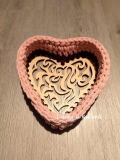 Háčkovaný košík srdce