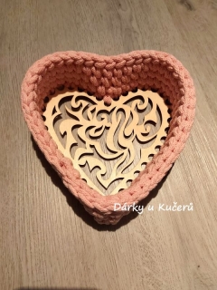 Háčkovaný košík srdce