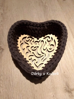 Háčkovaný košík srdce