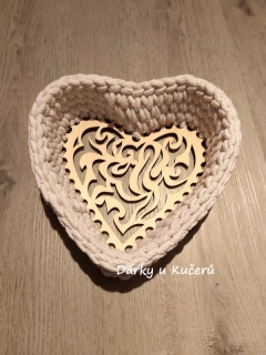 Háčkovaný košík srdce